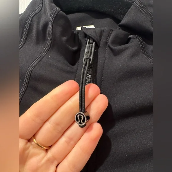 Lululemon Define Jacket - Nulux Material Size 4 - Picture 4 of 5